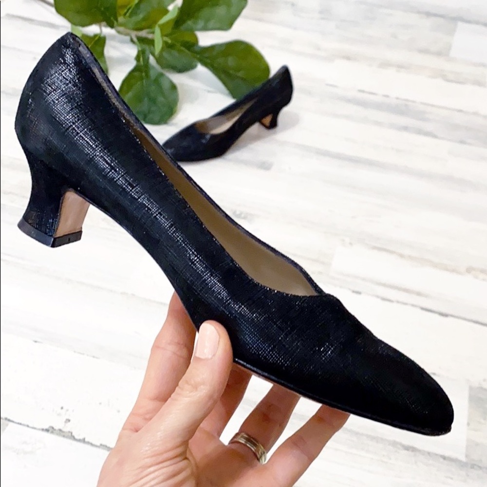 Salvador Ferragamo black women’s pumps